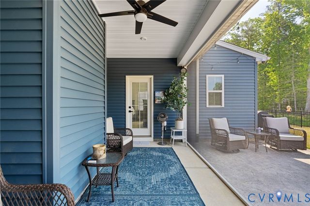 8073 Winter Fog Dr, New Kent, VA 23124