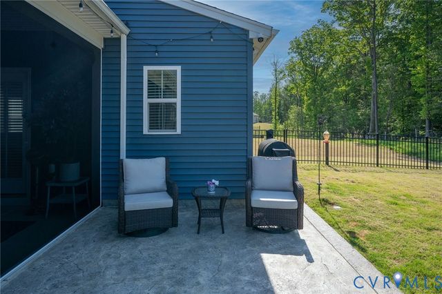 8073 Winter Fog Dr, New Kent, VA 23124
