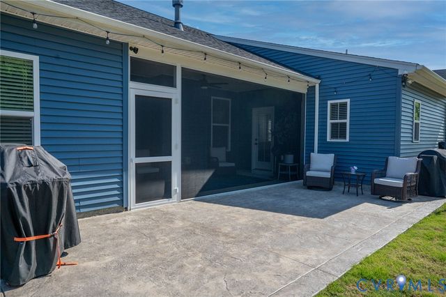 8073 Winter Fog Dr, New Kent, VA 23124