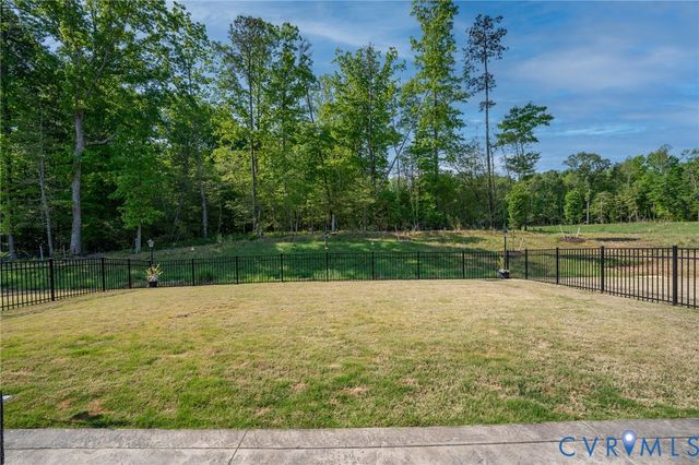 8073 Winter Fog Dr, New Kent, VA 23124