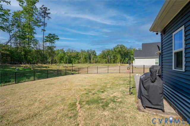 8073 Winter Fog Dr, New Kent, VA 23124