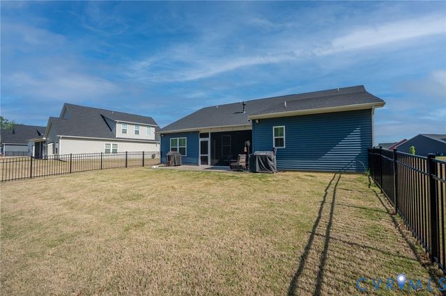 8073 Winter Fog Dr, New Kent, VA 23124