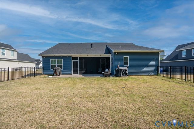 8073 Winter Fog Dr, New Kent, VA 23124