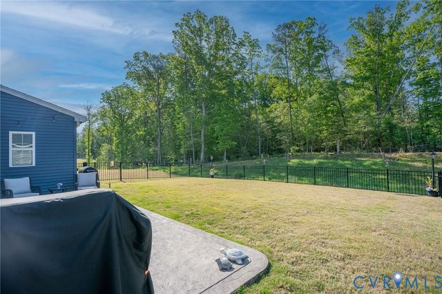 8073 Winter Fog Dr, New Kent, VA 23124