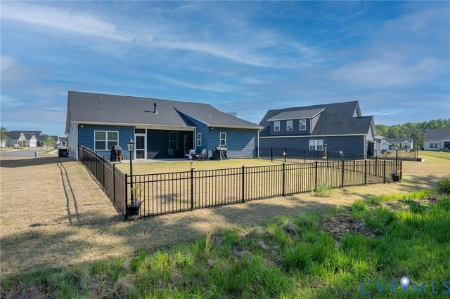 8073 Winter Fog Dr, New Kent, VA 23124