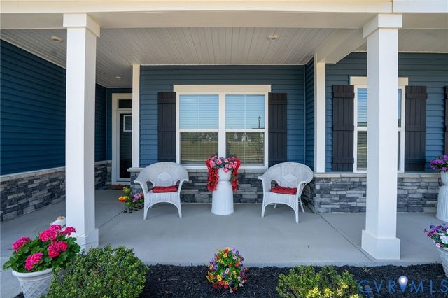 8073 Winter Fog Dr, New Kent, VA 23124