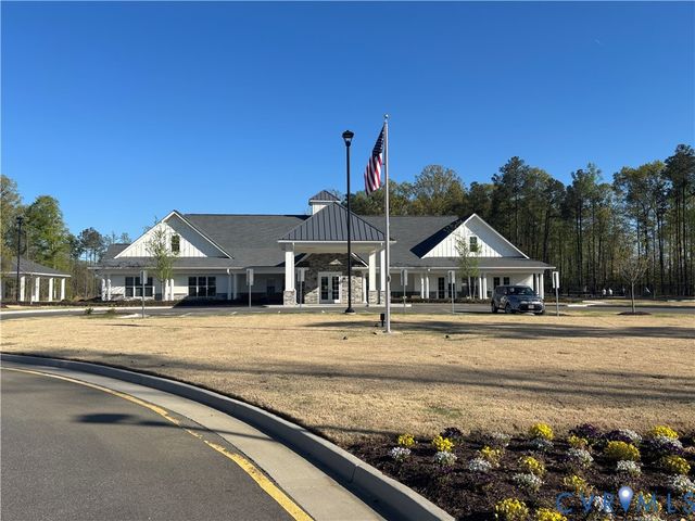 8073 Winter Fog Dr, New Kent, VA 23124