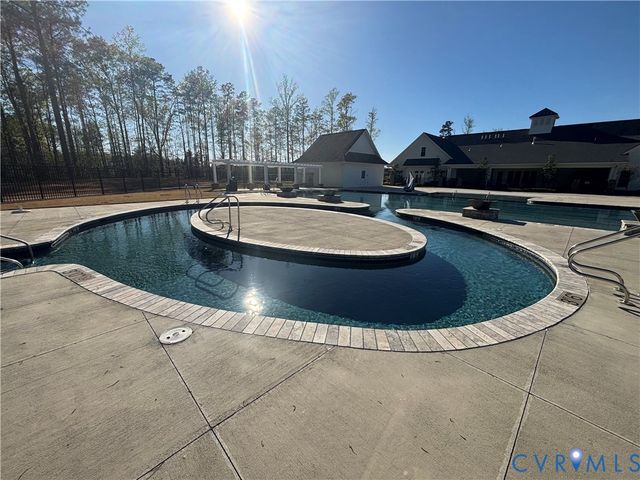 8073 Winter Fog Dr, New Kent, VA 23124