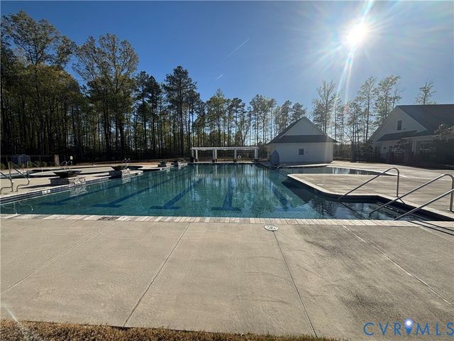 8073 Winter Fog Dr, New Kent, VA 23124