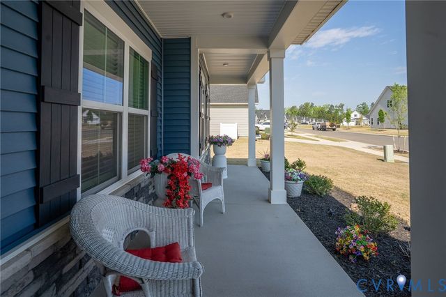 8073 Winter Fog Dr, New Kent, VA 23124