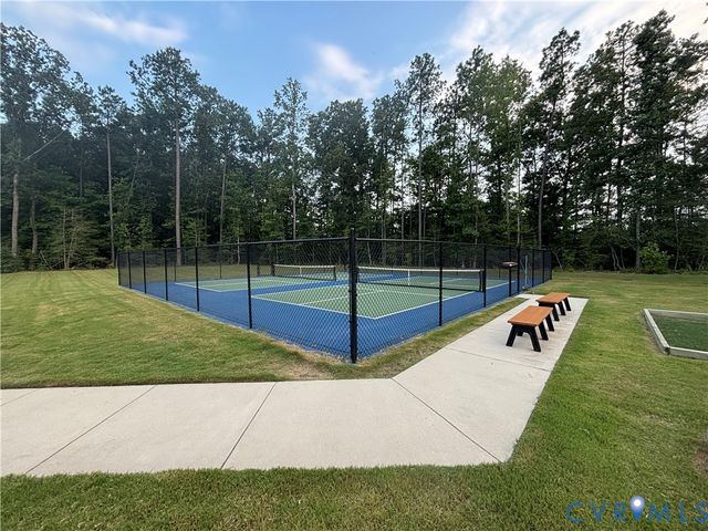 8073 Winter Fog Dr, New Kent, VA 23124