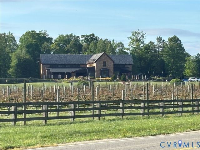 8073 Winter Fog Dr, New Kent, VA 23124