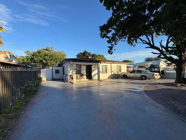 825 E 9th Ln, Hialeah, FL 33010