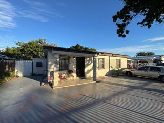 825 E 9th Ln, Hialeah, FL 33010