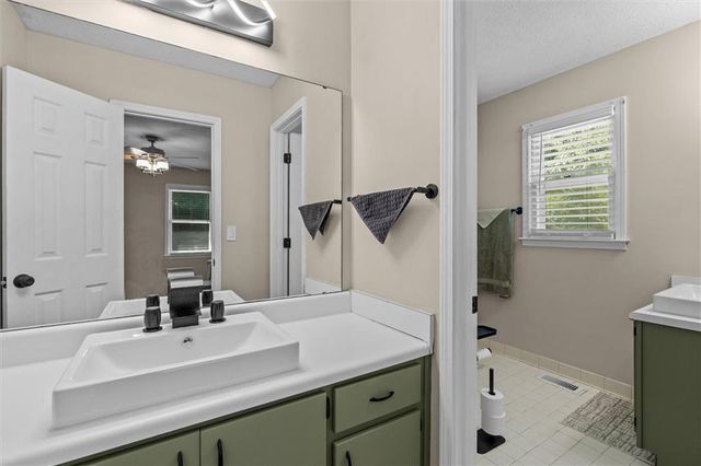 101 Mallard Ln, Carrollton, GA 30117
