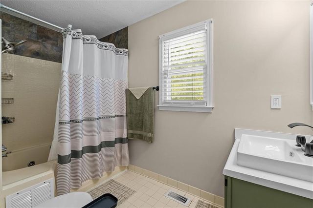 101 Mallard Ln, Carrollton, GA 30117
