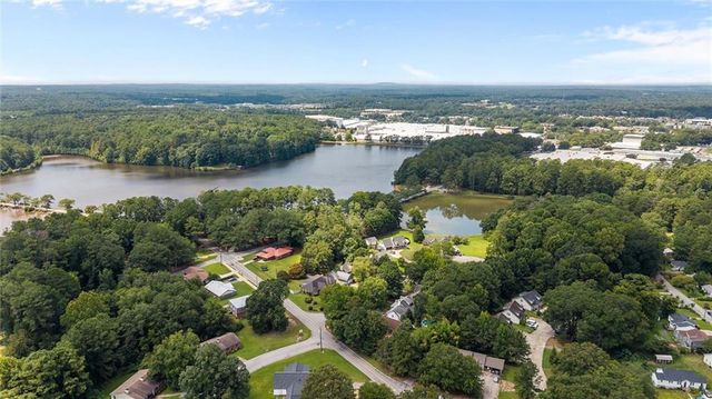 101 Mallard Ln, Carrollton, GA 30117