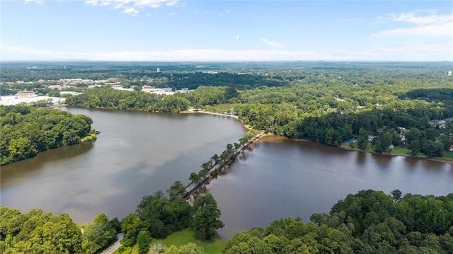 101 Mallard Ln, Carrollton, GA 30117