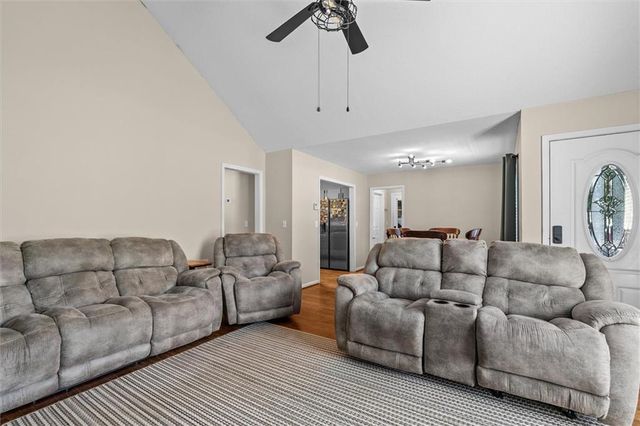 101 Mallard Ln, Carrollton, GA 30117