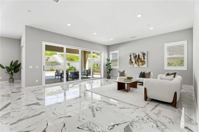 17721 Ridgeline Court, Saugus, CA 91350