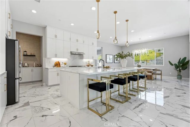 17721 Ridgeline Court, Saugus, CA 91350