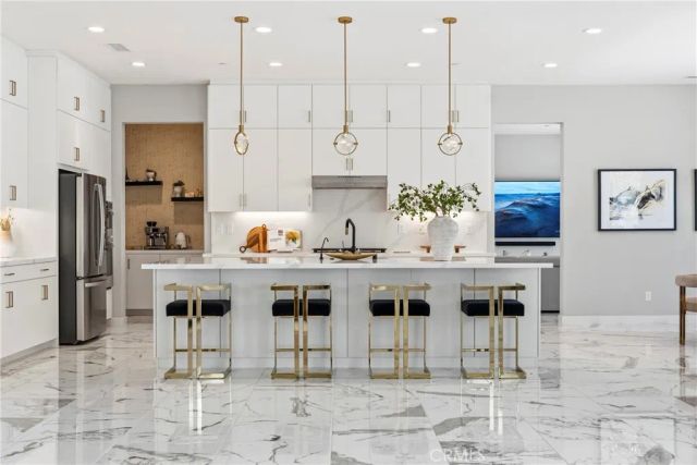 17721 Ridgeline Court, Saugus, CA 91350