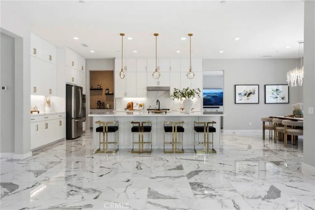 17721 Ridgeline Court, Saugus, CA 91350