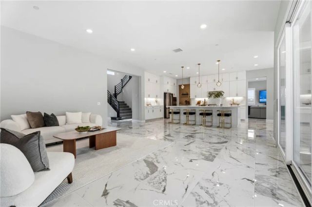 17721 Ridgeline Court, Saugus, CA 91350