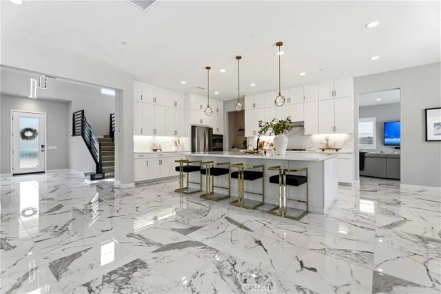 17721 Ridgeline Court, Saugus, CA 91350