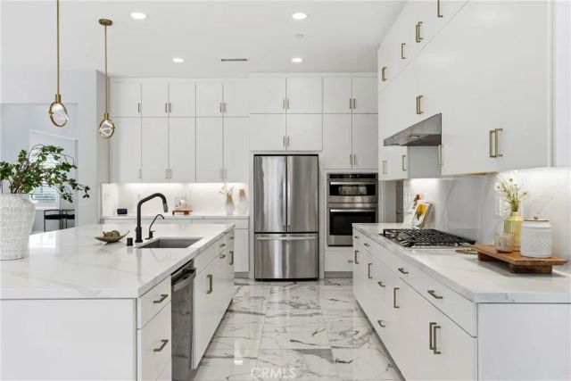 17721 Ridgeline Court, Saugus, CA 91350