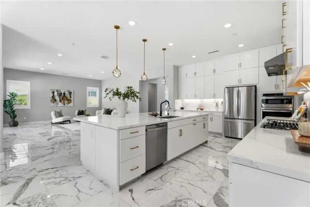 17721 Ridgeline Court, Saugus, CA 91350