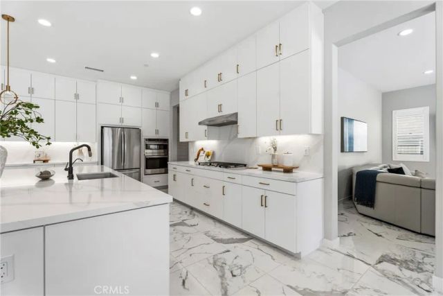 17721 Ridgeline Court, Saugus, CA 91350