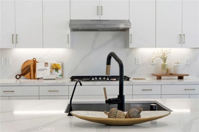 17721 Ridgeline Court, Saugus, CA 91350