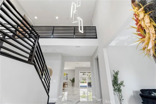 17721 Ridgeline Court, Saugus, CA 91350