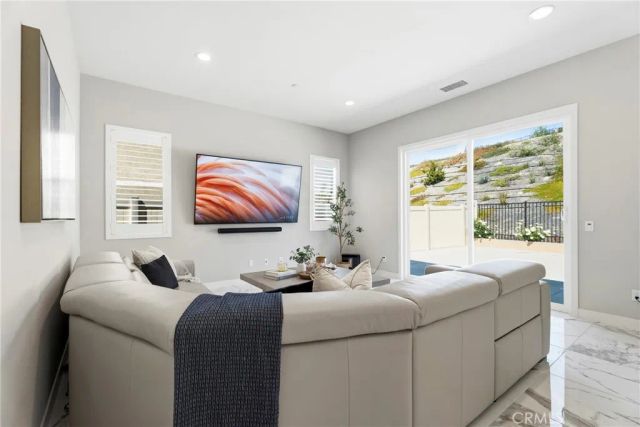 17721 Ridgeline Court, Saugus, CA 91350