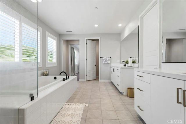 17721 Ridgeline Court, Saugus, CA 91350