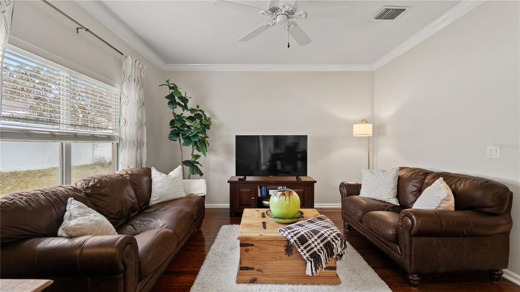 Image 11 of property listing at 13560 HAWK LAKE DRIVE, Orlando, FL 32837