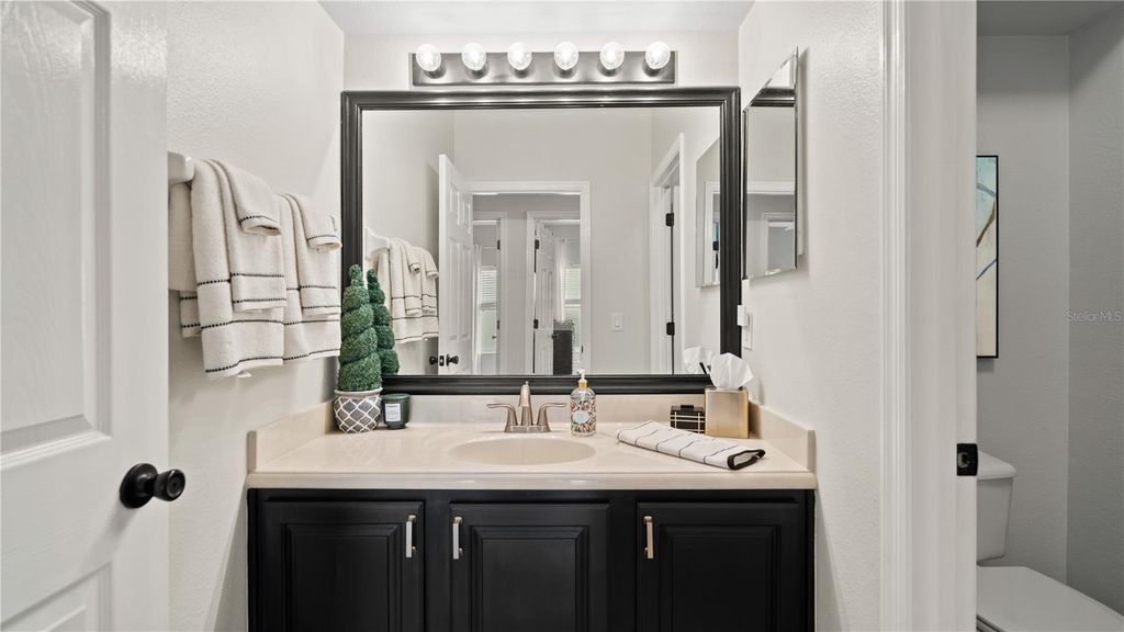 Image 25 of property listing at 13560 HAWK LAKE DRIVE, Orlando, FL 32837