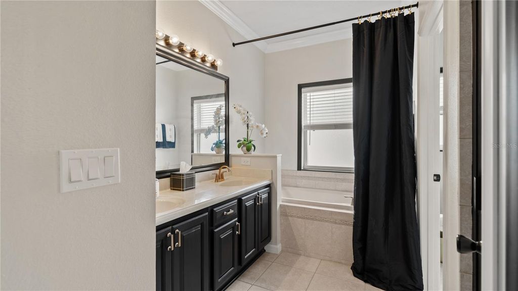Image 26 of property listing at 13560 HAWK LAKE DRIVE, Orlando, FL 32837