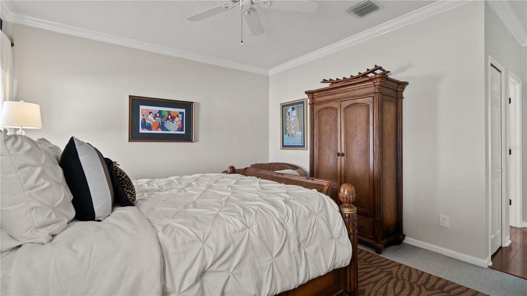 Image 33 of property listing at 13560 HAWK LAKE DRIVE, Orlando, FL 32837