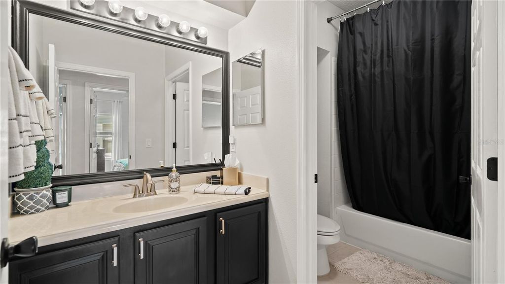 Image 34 of property listing at 13560 HAWK LAKE DRIVE, Orlando, FL 32837