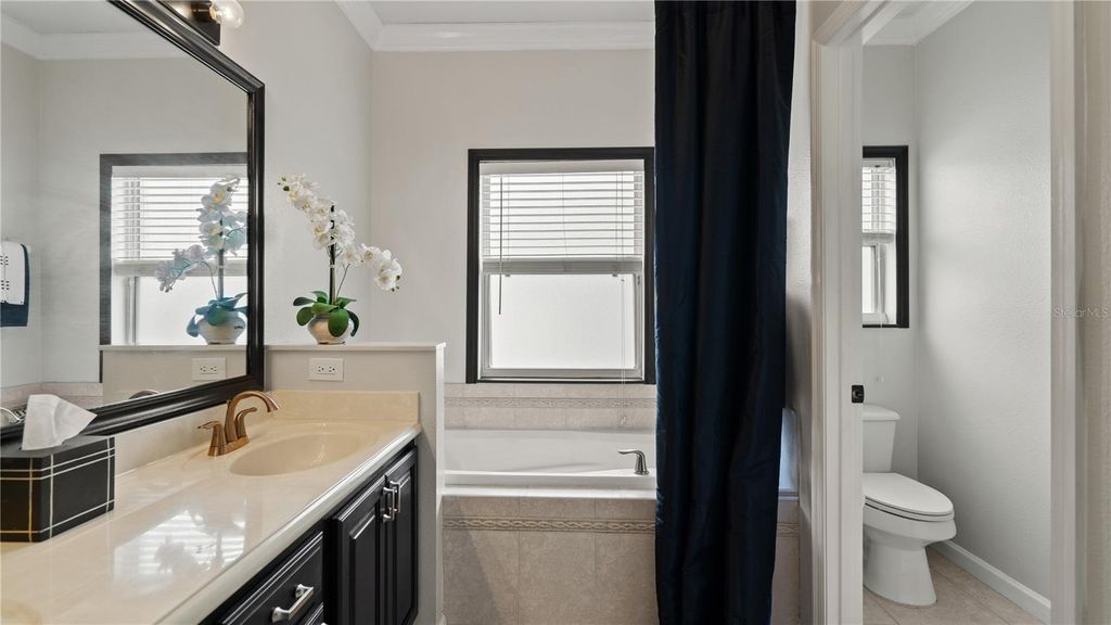 Image 36 of property listing at 13560 HAWK LAKE DRIVE, Orlando, FL 32837