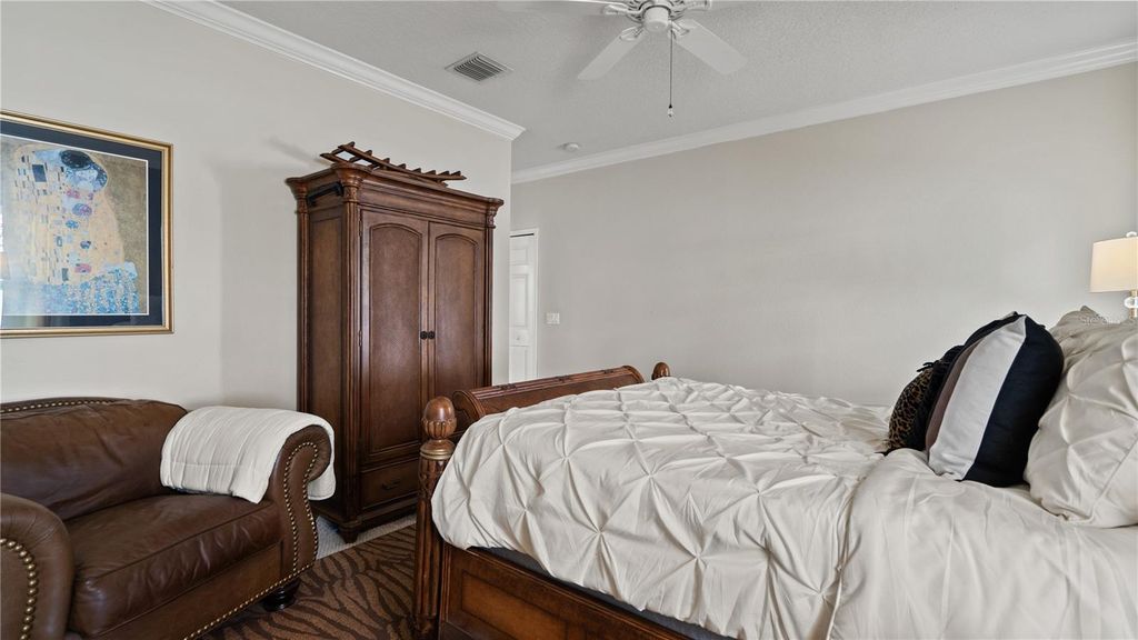 Image 40 of property listing at 13560 HAWK LAKE DRIVE, Orlando, FL 32837