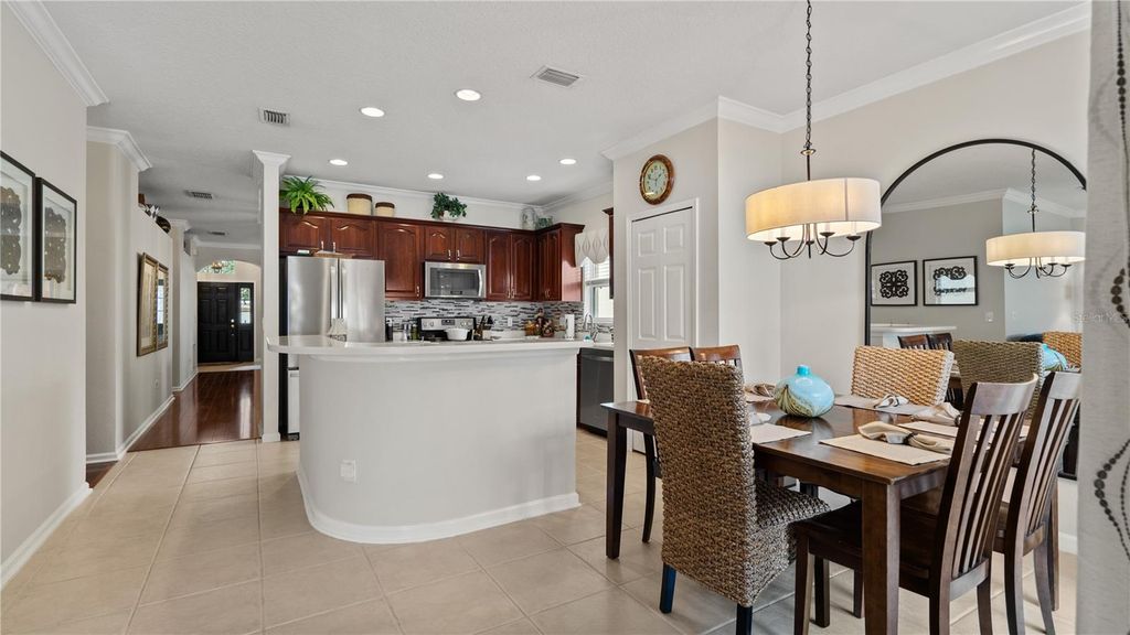 Image 5 of property listing at 13560 HAWK LAKE DRIVE, Orlando, FL 32837