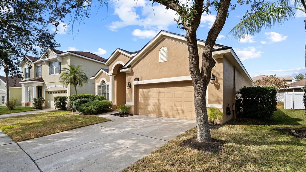 Image 46 of property listing at 13560 HAWK LAKE DRIVE, Orlando, FL 32837