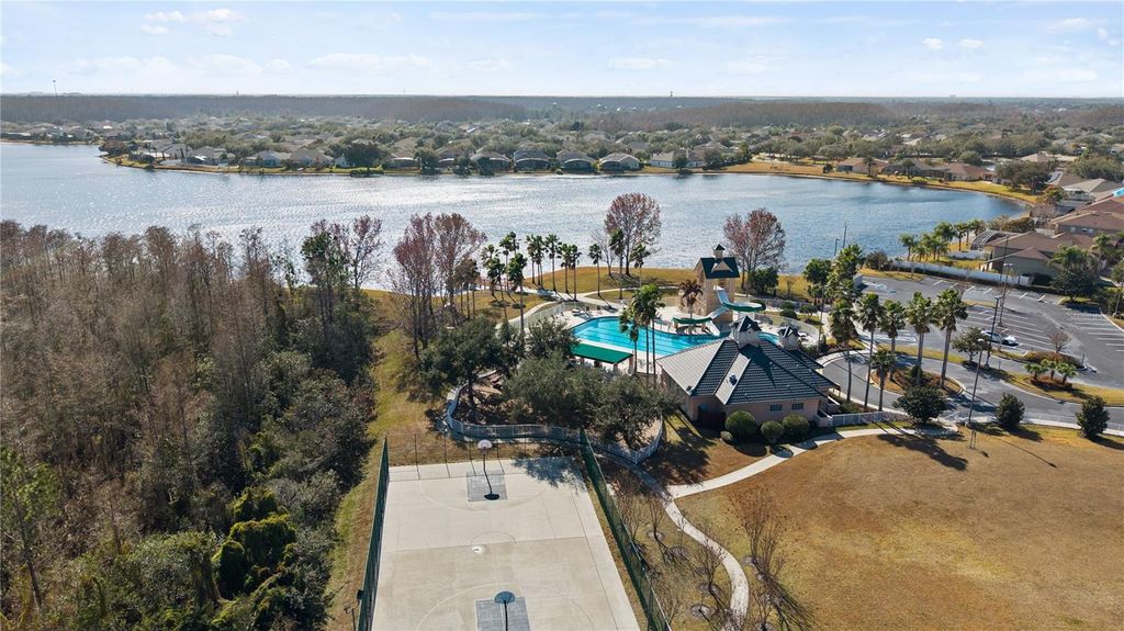 Image 57 of property listing at 13560 HAWK LAKE DRIVE, Orlando, FL 32837