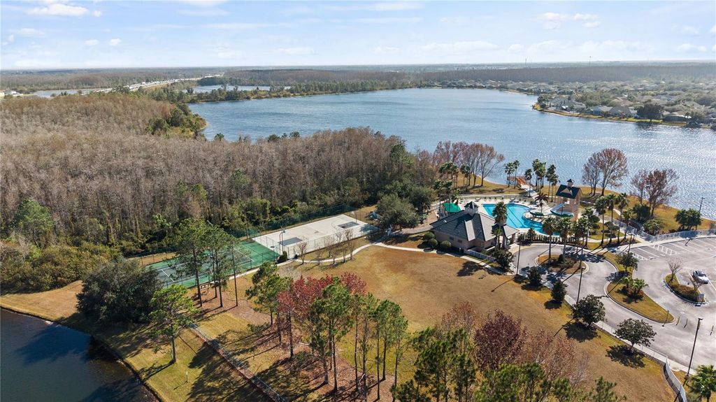 Image 65 of property listing at 13560 HAWK LAKE DRIVE, Orlando, FL 32837