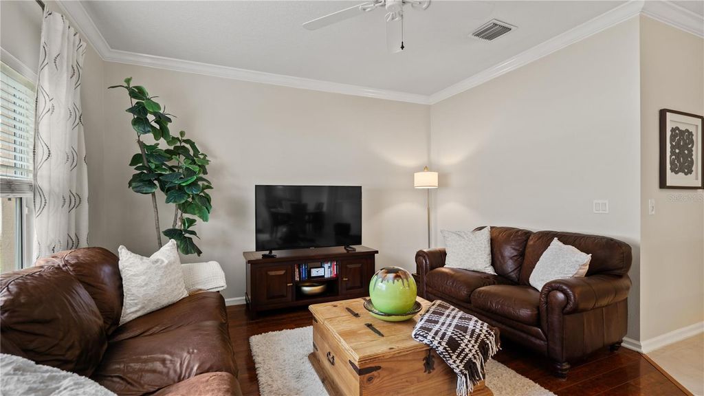 Image 9 of property listing at 13560 HAWK LAKE DRIVE, Orlando, FL 32837
