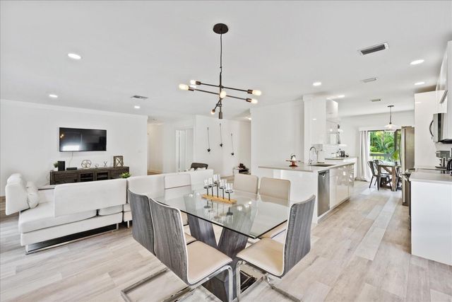 11311 Pond View Drive C201, Wellington, FL 33414