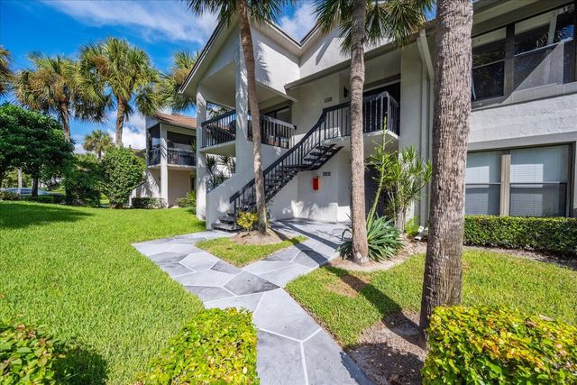 11311 Pond View Drive C201, Wellington, FL 33414